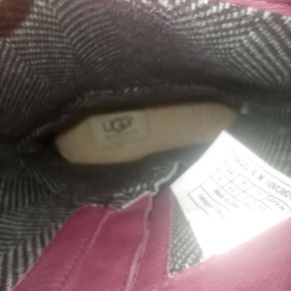 Ugg Burgundy Waterproof Rain Snow Boots Size 6 EUC - Picture 8 of 12